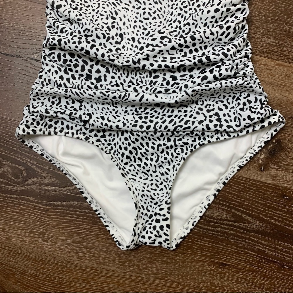 Victoria’s Secret Womens white black printed ruched one piece swimsuit 38C - Picture 9 of 9